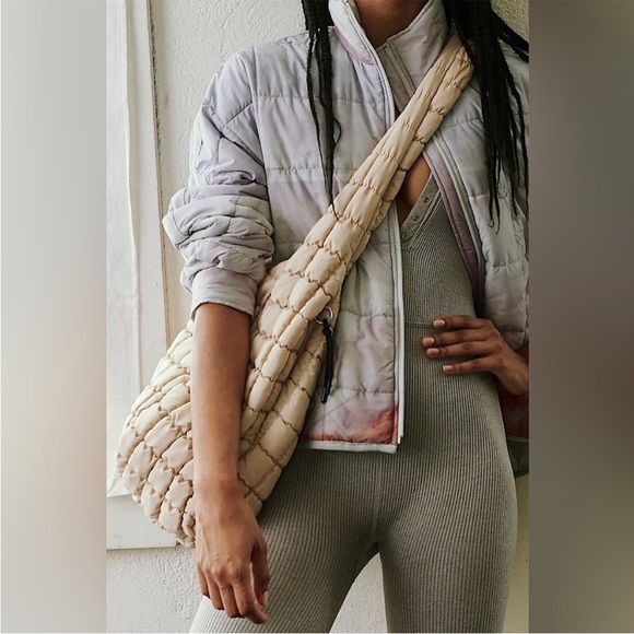 1 LEFT ✨NEW Free People FP Movement Quilted Carryall In Graphite - Picture 14 of 14